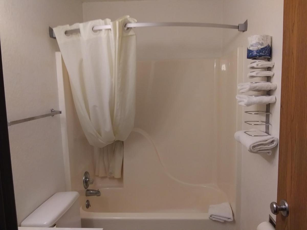 Amerihost Inn & Suites 킹덤시티 외부 사진